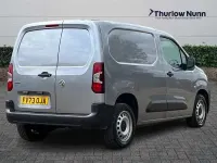 Usado Vauxhall Combo S 100 HP (73 kW) 2023 Cinzento Monovolume