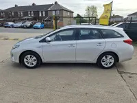 Used Toyota Auris Hybrid 136 HP (100 kW) 2013 Silver Estate