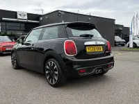 Begagnad Mini Cooper S Exclusive 189 HK (139 kW) 2020 Svart Halvkombi