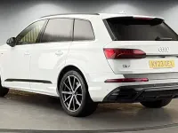 Używany Audi Q7 Black Edition 340 KM (250 kW) 2023 Biały SUV