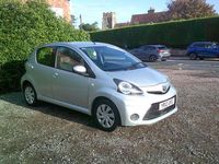 Begagnad Toyota Aygo 68 HK (50 kW) 2012 Silver Halvkombi