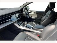 Begagnad Audi Q8 S-Line 340 HK (250 kW) 2023 Grå SUV