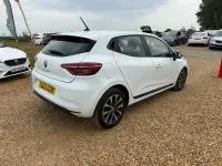 Used Renault Clio V Evolution 90 HP (66 kW) 2023 White Hatchback