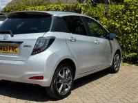Used Toyota Yaris Multidrive S 99 HP (72 kW) 2013 Silver Hatchback