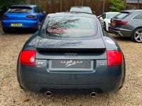 Begagnad Audi TT Exclusive 250 HK (183 kW) 2004 Grå Sportkupé