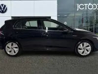 Second-hand VW Golf VIII Style 150 CP (110 kW) 2022 Negru Hatchback