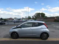 Usado Toyota Aygo Trend 72 CV (52 kW) 2019 Plateado Utilitario