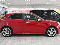 Used Alfa Romeo Giulietta Exclusive 150 HP (110 kW) 2015 Red Hatchback