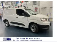 Used Vauxhall Combo 100 HP (73 kW) 2021 White MPV