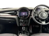 Usado Mini Cooper Classic 134 HP (98 kW) 2022 Cinzento Citadino
