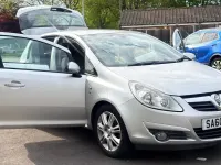 Begagnad Vauxhall Corsa 85 HK (62 kW) 2010 Silver Halvkombi