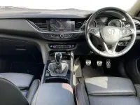Used Vauxhall Insignia SRi 170 HP (125 kW) 2017 Red Estate