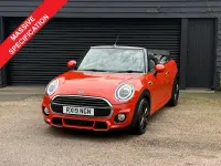 Begagnad Mini Cooper Cabriolet Sport 136 HK (100 kW) 2019 Orange Cab