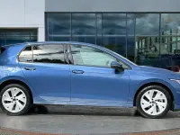 Second-hand VW Golf VIII Match 204 CP (150 kW) 2025 Albastru