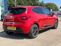 Used Renault Clio Iconic 89 HP (65 kW) 2018 Red
