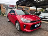 Begagnad Kia Rio 99 HK (72 kW) 2018 Röd Halvkombi