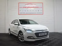 Used Hyundai i20 Premium 84 HP (61 kW) 2017 White Hatchback