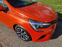 Used Renault Clio V Iconic 2022 Orange Hatchback