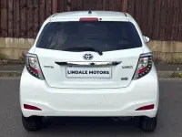 Używany Toyota Yaris Hybrid Plus 2014 Biały Hatchback