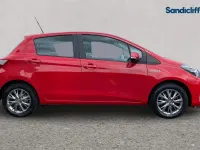 Used Toyota Yaris 100 HP (73 kW) 2020 Red Hatchback