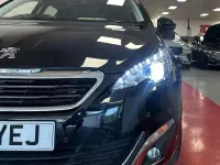 Usado Peugeot 308 Allure 130 CV (95 kW) 2016 Negro Utilitario