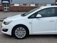 Begagnad Vauxhall Astra 2013 Vit Halvkombi