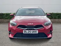 Usado Kia Ceed 138 HP (101 kW) 2025 Vermelho Citadino
