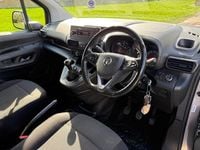 Used Vauxhall Combo Edition 100 HP (73 kW) 2021 Grey MPV