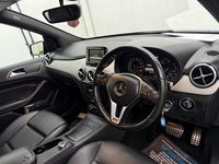 Begagnad Mercedes B180 109 HK (80 kW) 2014 Svart Minibuss
