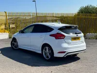Used Ford Focus Zetec 125 HP (91 kW) 2016 White Hatchback
