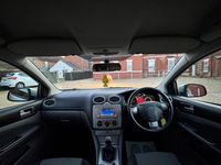 Used Ford Focus Zetec 110 HP (80 kW) 2011 Silver Hatchback