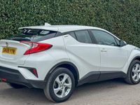Used Toyota C-HR 116 HP (85 kW) 2019 White SUV