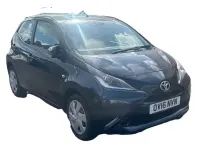 Usado Toyota Aygo X-play 68 CV (50 kW) 2016 Azul Utilitario