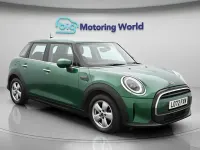 Usado Mini Cooper Classic 136 HP (100 kW) 2022 Verde Citadino