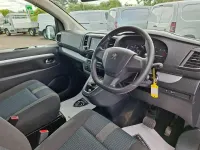 Używany Peugeot Traveller Active 143 KM (105 kW) 2023 Czarny Minivan