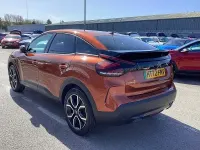 Begagnad Citroën e-C4 Shine 100 kW (136 HK) 2023 Brun Halvkombi