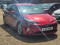 Used Toyota Prius 140 HP (102 kW) 2017 Red Hatchback