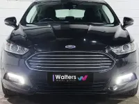 Käytetty Ford Mondeo Zetec 150 HP (110 kW) 2018 Musta Viistoperä