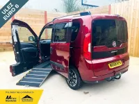 Begagnad Fiat Doblò Lounge 2018 Röd Minibuss