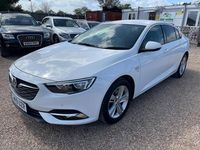 Used Vauxhall Insignia SRi 140 HP (102 kW) 2019 White Hatchback