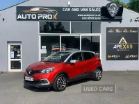 Used Renault Captur Iconic 90 HP (66 kW) 2018 Red/silver SUV
