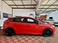 Used Ford Focus ST 250 HP (183 kW) 2017 Red Hatchback