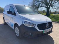 Usado Mercedes eCitan 89 kW (122 HP) 2025 Branco Van