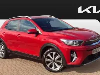 Usado Kia Stonic 101 HP (74 kW) 2023 Vermelho SUV