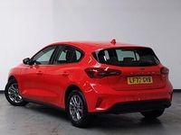 Begagnad Ford Focus Titanium 155 HK (114 kW) 2023 Röd Halvkombi
