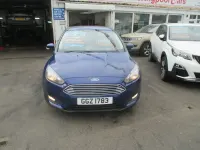 Gebraucht Ford Focus Zetec 100 PS (73 kW) 2017 Blau Kleinwagen
