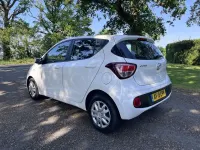 Used Hyundai i10 SE 66 HP (48 kW) 2018 White Hatchback