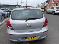 Begagnad Hyundai i20 Active 75 HK (55 kW) 2013 Silver Halvkombi