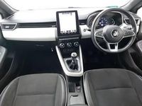Używany Renault Clio V Version S 90 KM (66 kW) 2021 Srebrny Hatchback