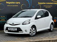 Begagnad Toyota Aygo 68 HK (50 kW) 2013 Vit Halvkombi